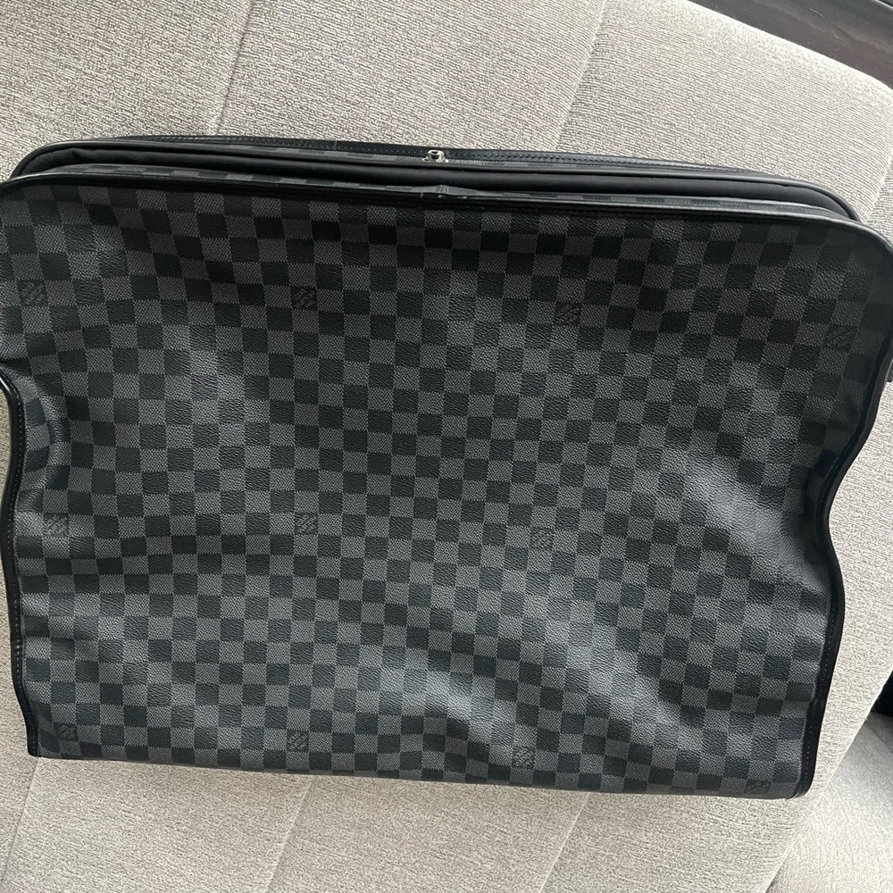 Louis Vuitton damier garment bag. 3 hanger. With strap. Like new